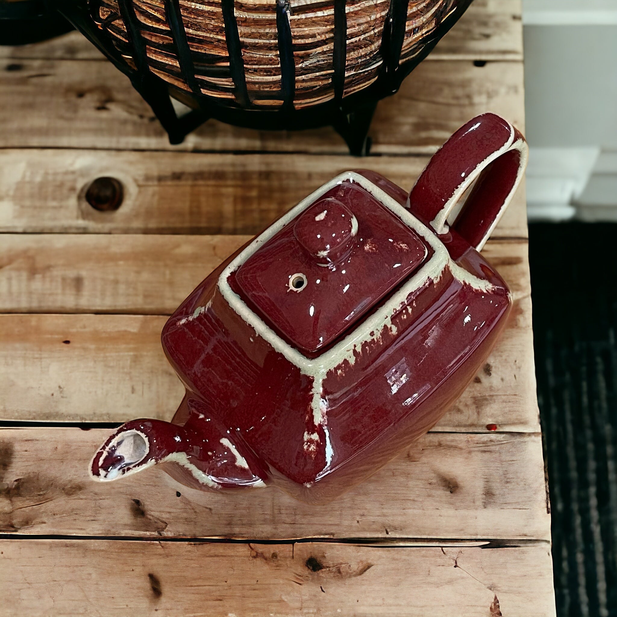Vintage Teapot - Tudor (Bombay, China)