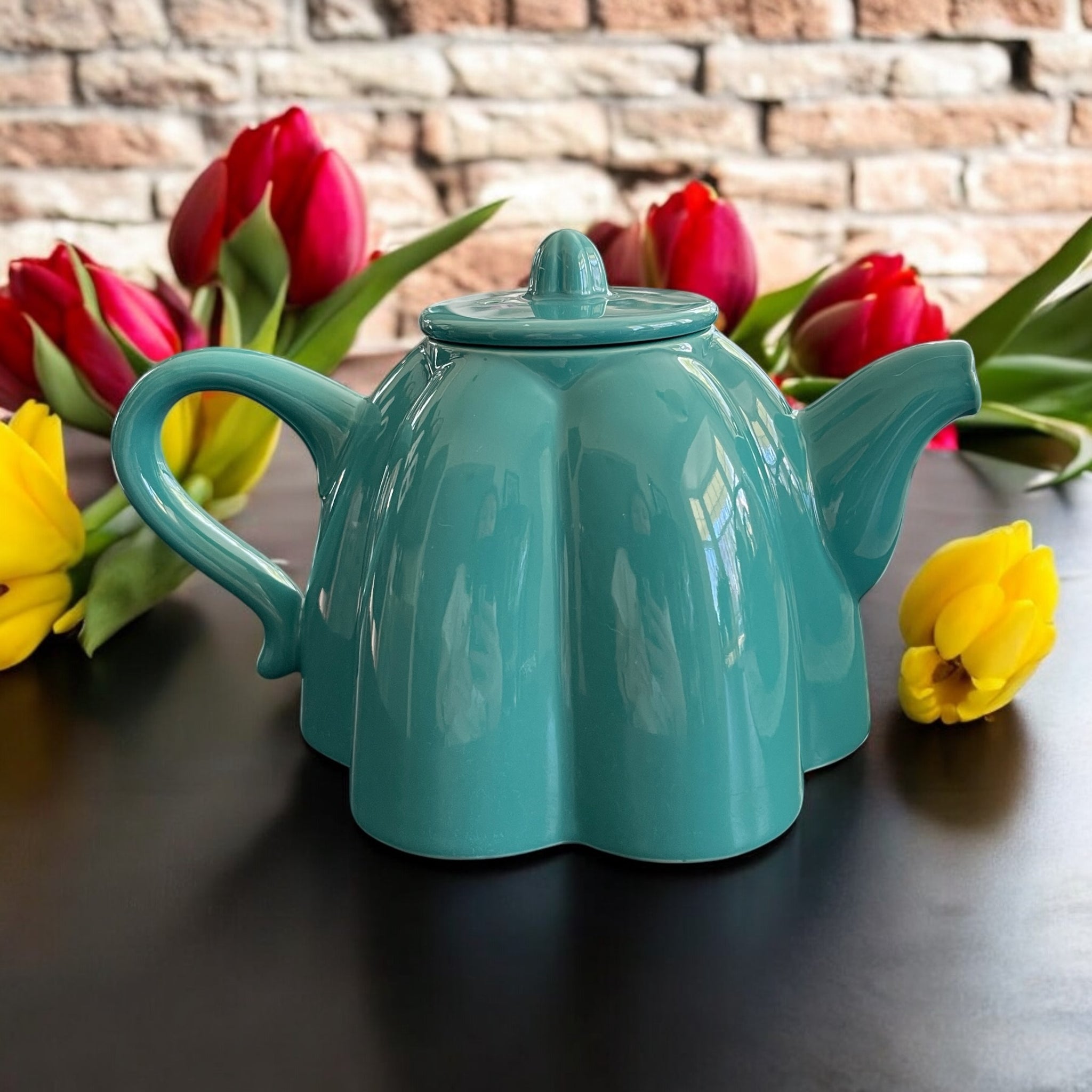 Vintage Teapot - Scalloped Teal (Unknown)
