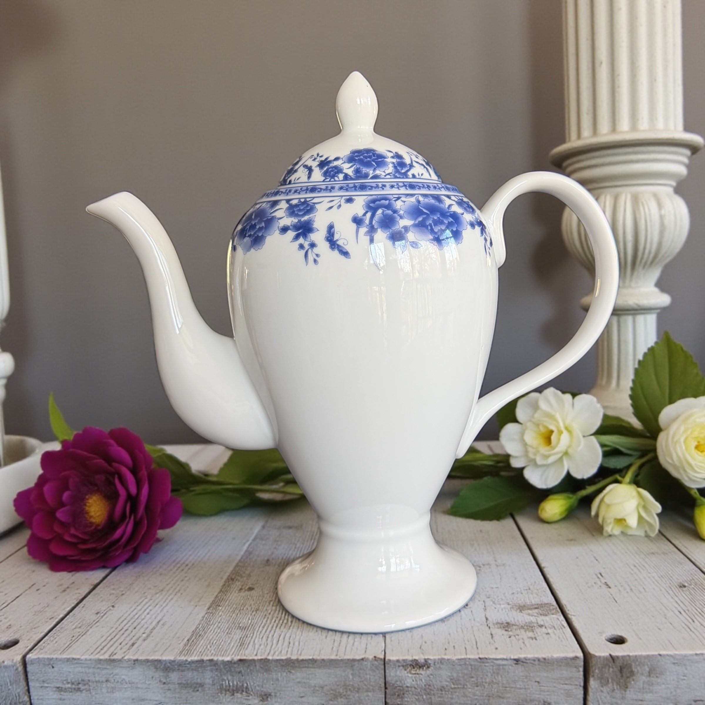 Vintage Teapot - Blue Rose (Baum Bros 2008, China)