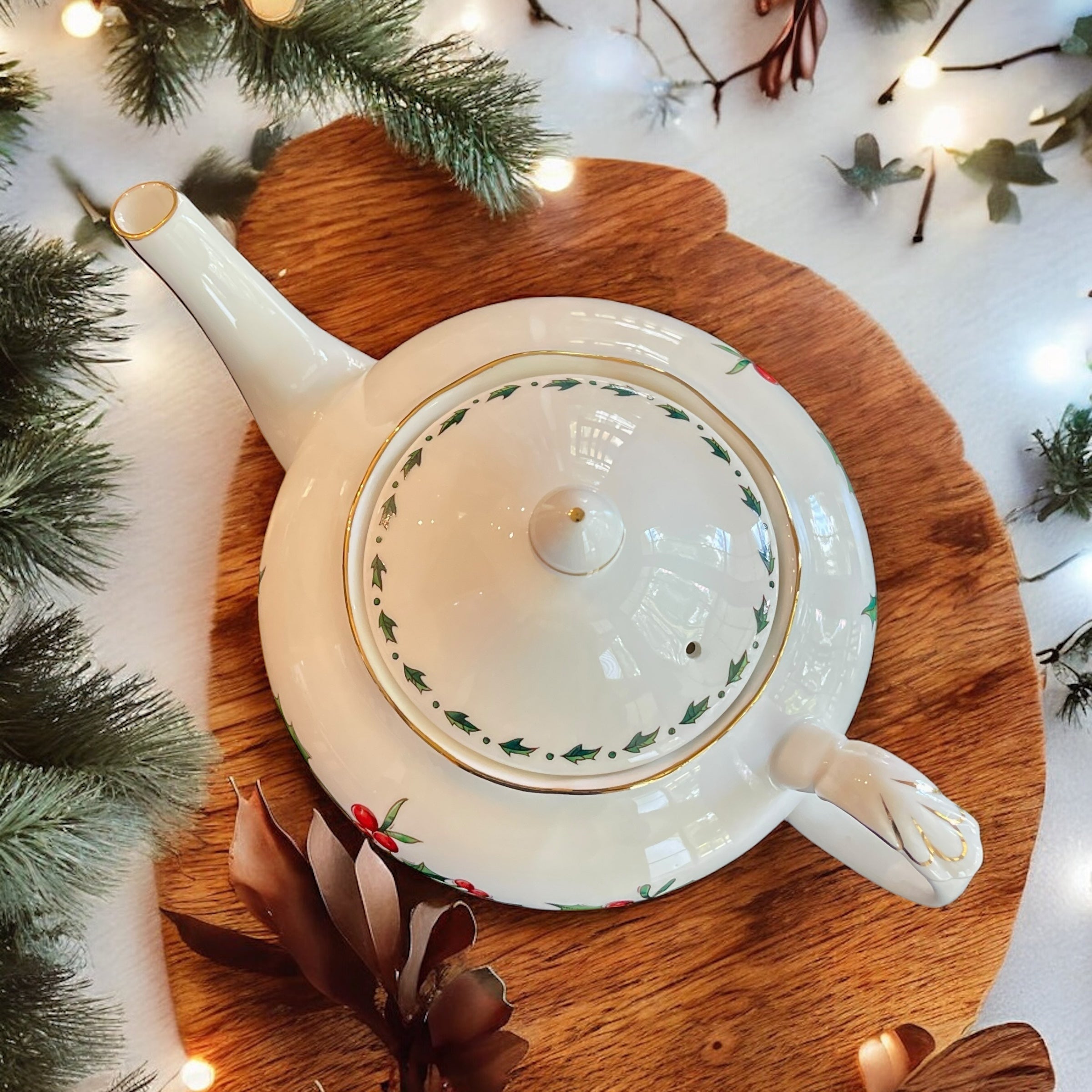 Vintage Teapot - A Cup of Christmas Tea (Waldman House Press, 1992)