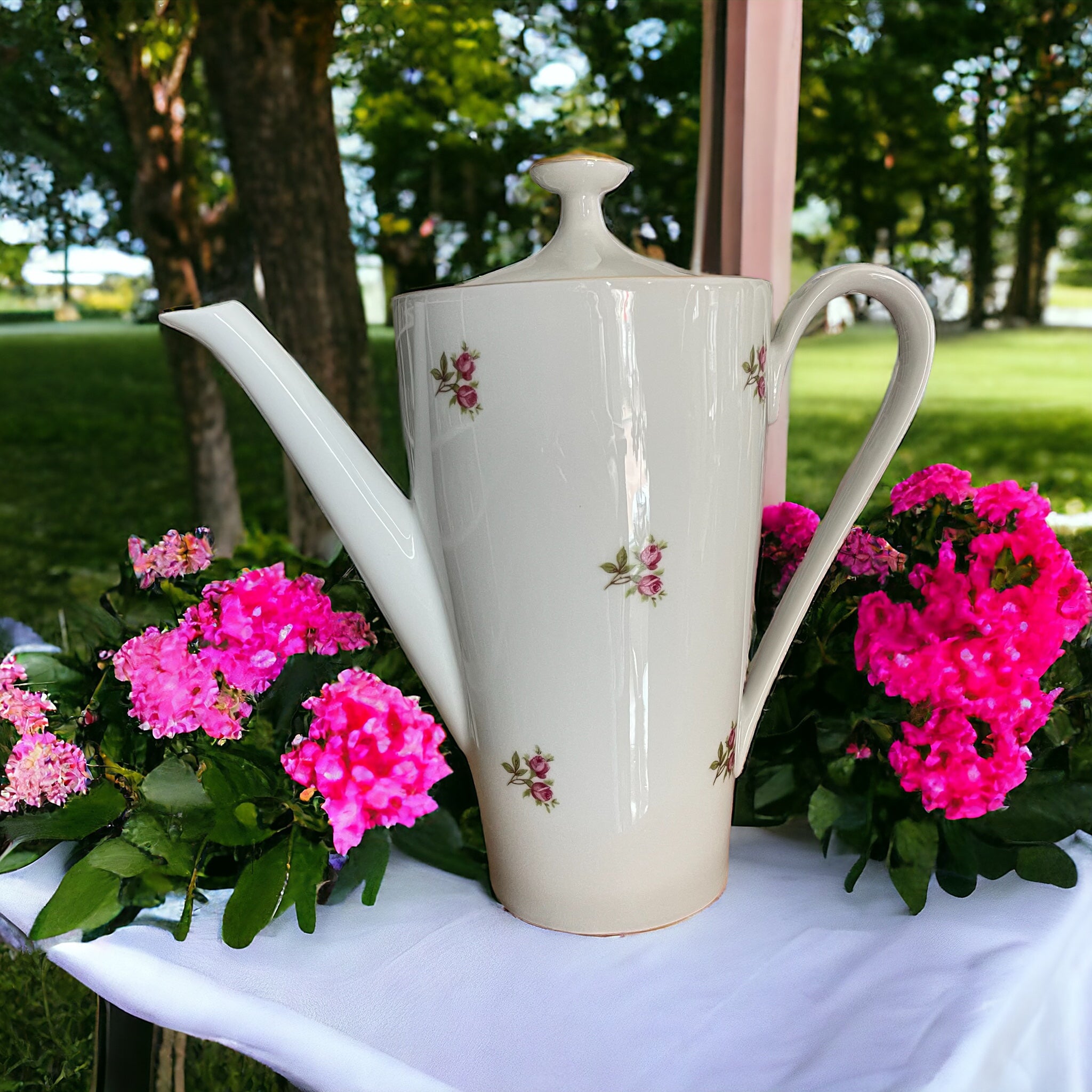 Vintage Teapot - Rosebuds (Unknown)