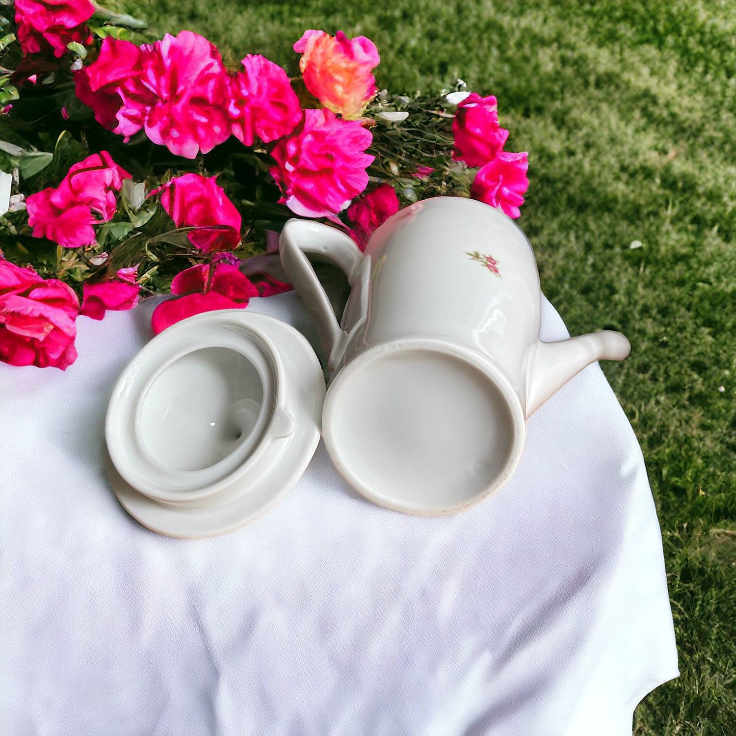 Vintage Teapot - Rosebuds (Unknown)