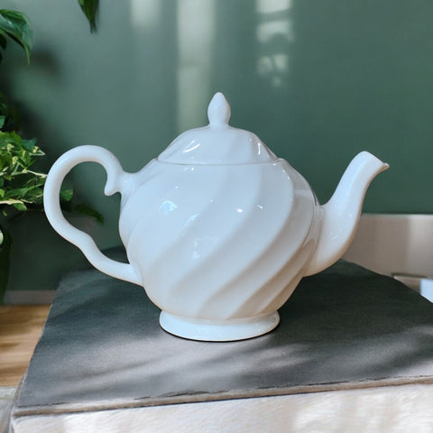 Vintage Teapot - Ridged White (Glen, Made in England)