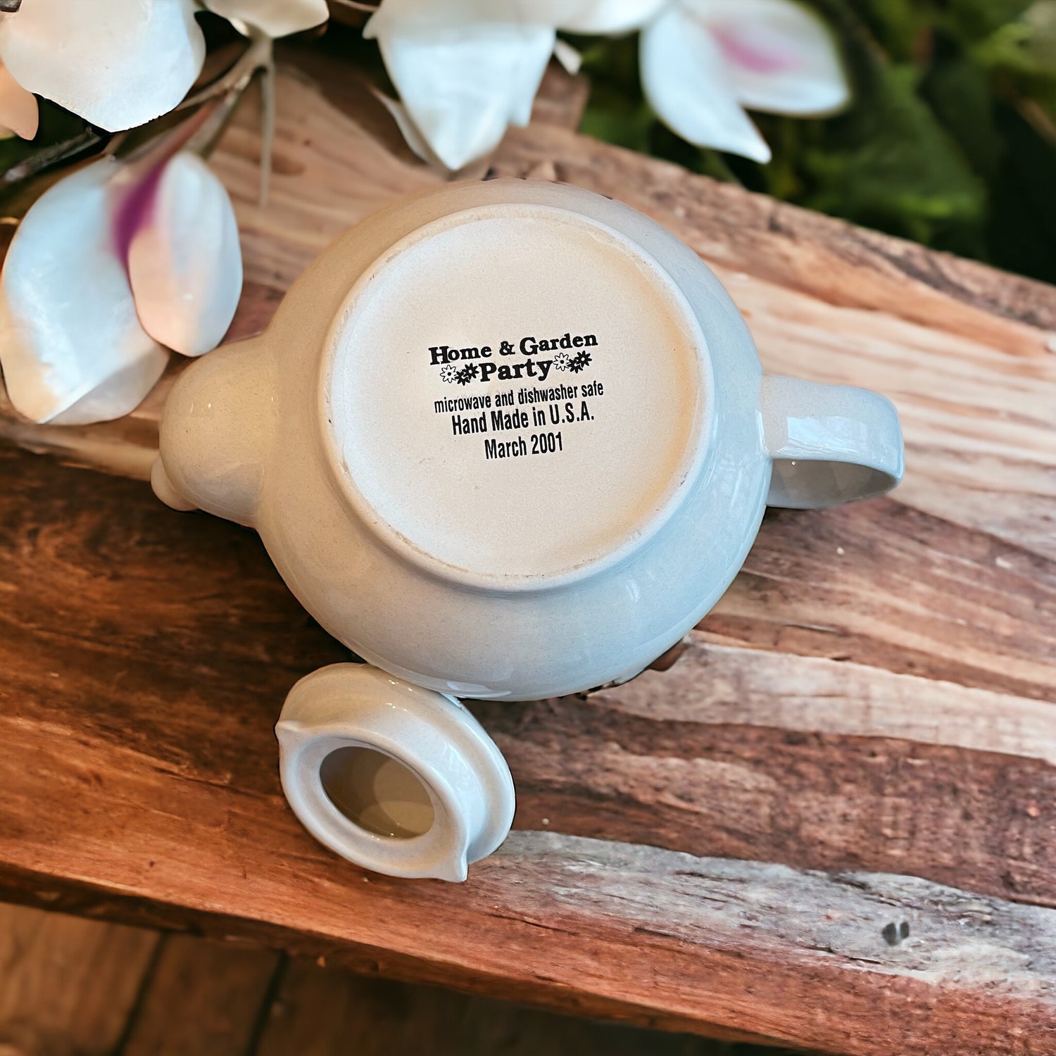 Vintage Teapot - Magnolia  (Home &amp; Garden, USA, 2001)