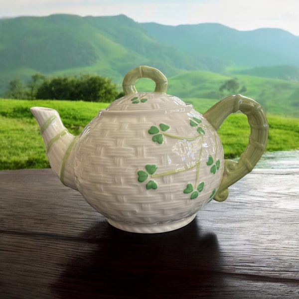 Vintage Teapot - Shamrocks (Celtic Classics, China)