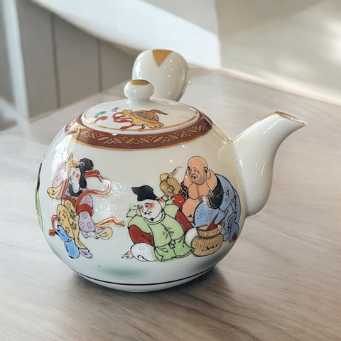 Vintage Teapot - Handpainted Japanese Scenes (Kutani Yaku)