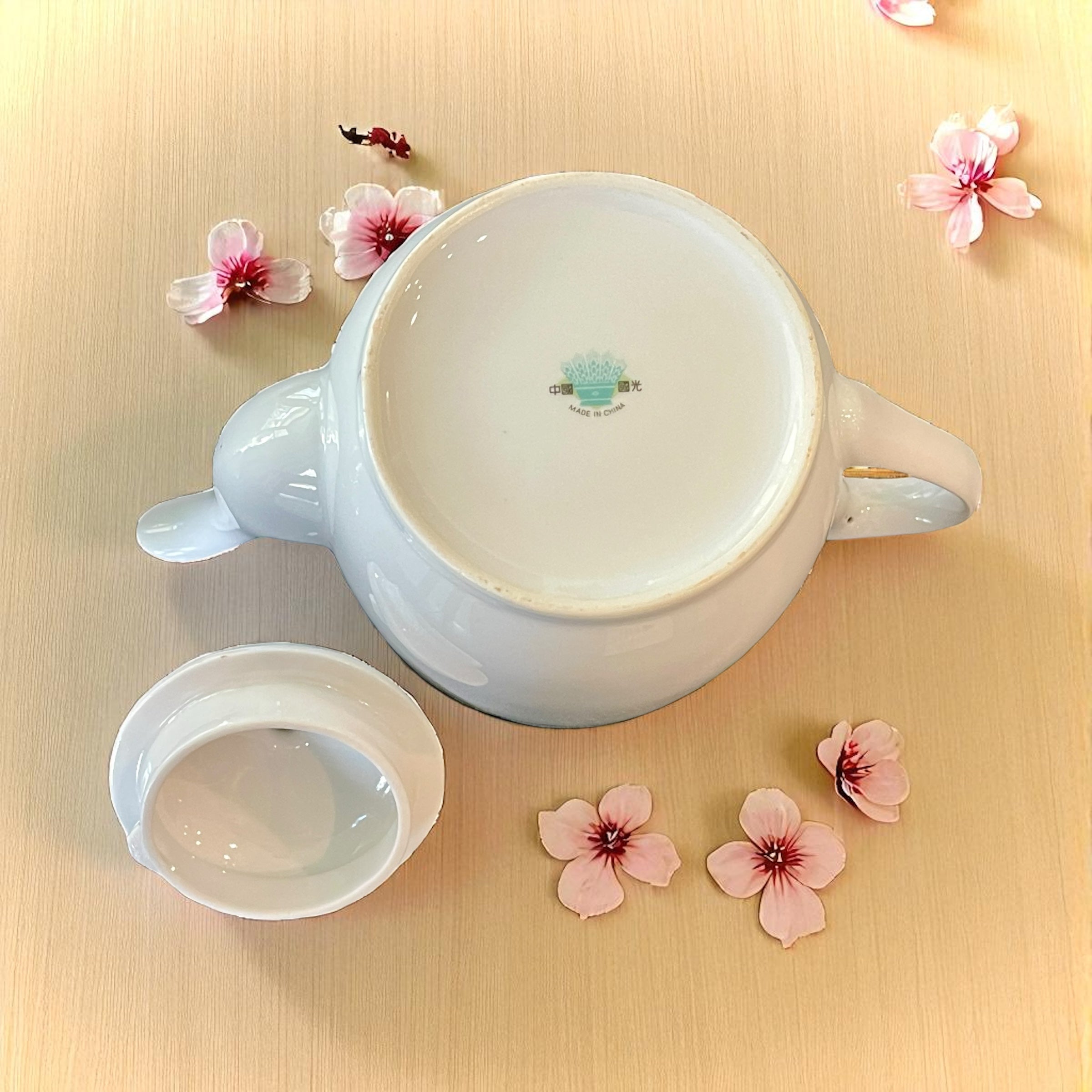 Vintage Teapot - White Diamond (Unknown, China)