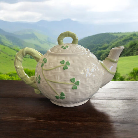 Vintage Teapot - Shamrocks (Celtic Classics, China)