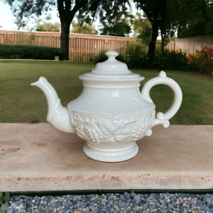 Vintage Teapot - White Grapevine (Peppertree)