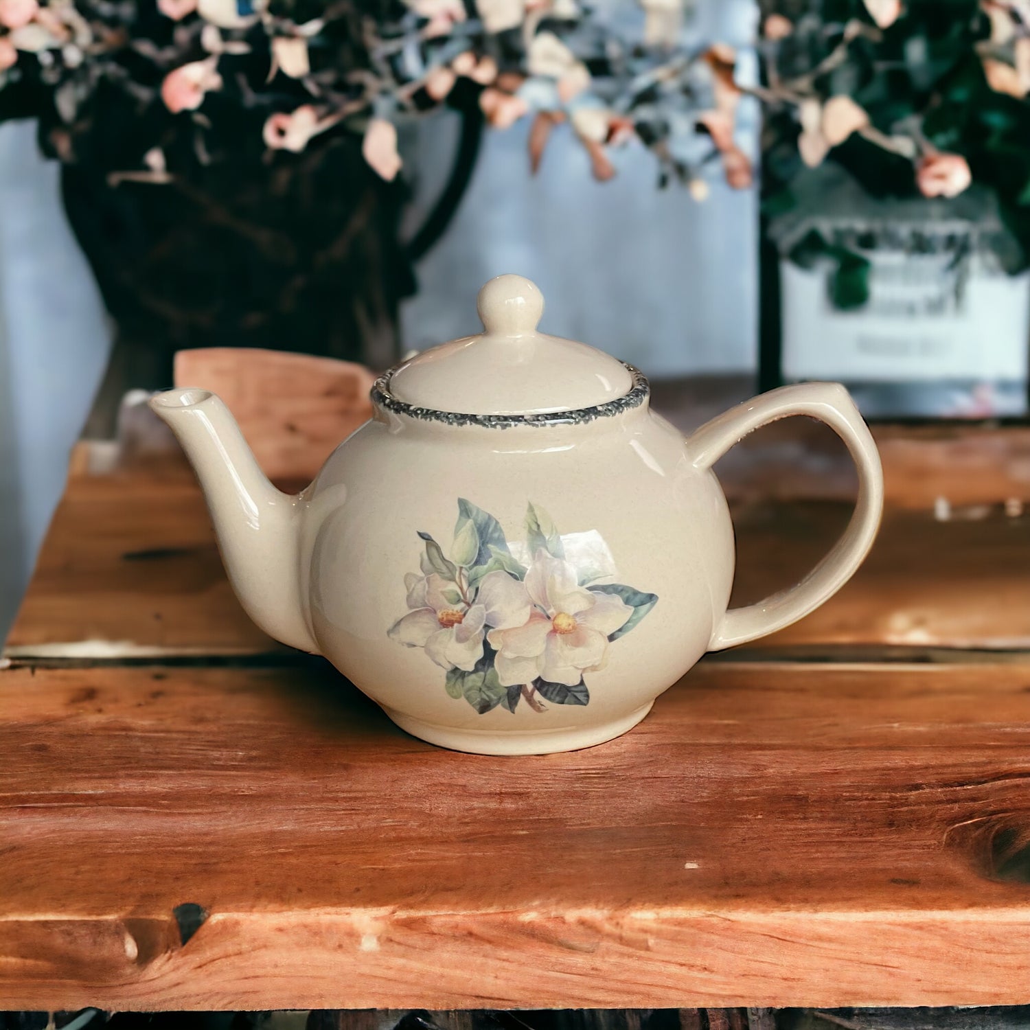Vintage Teapot - Magnolia  (Home &amp; Garden, USA, 2001)