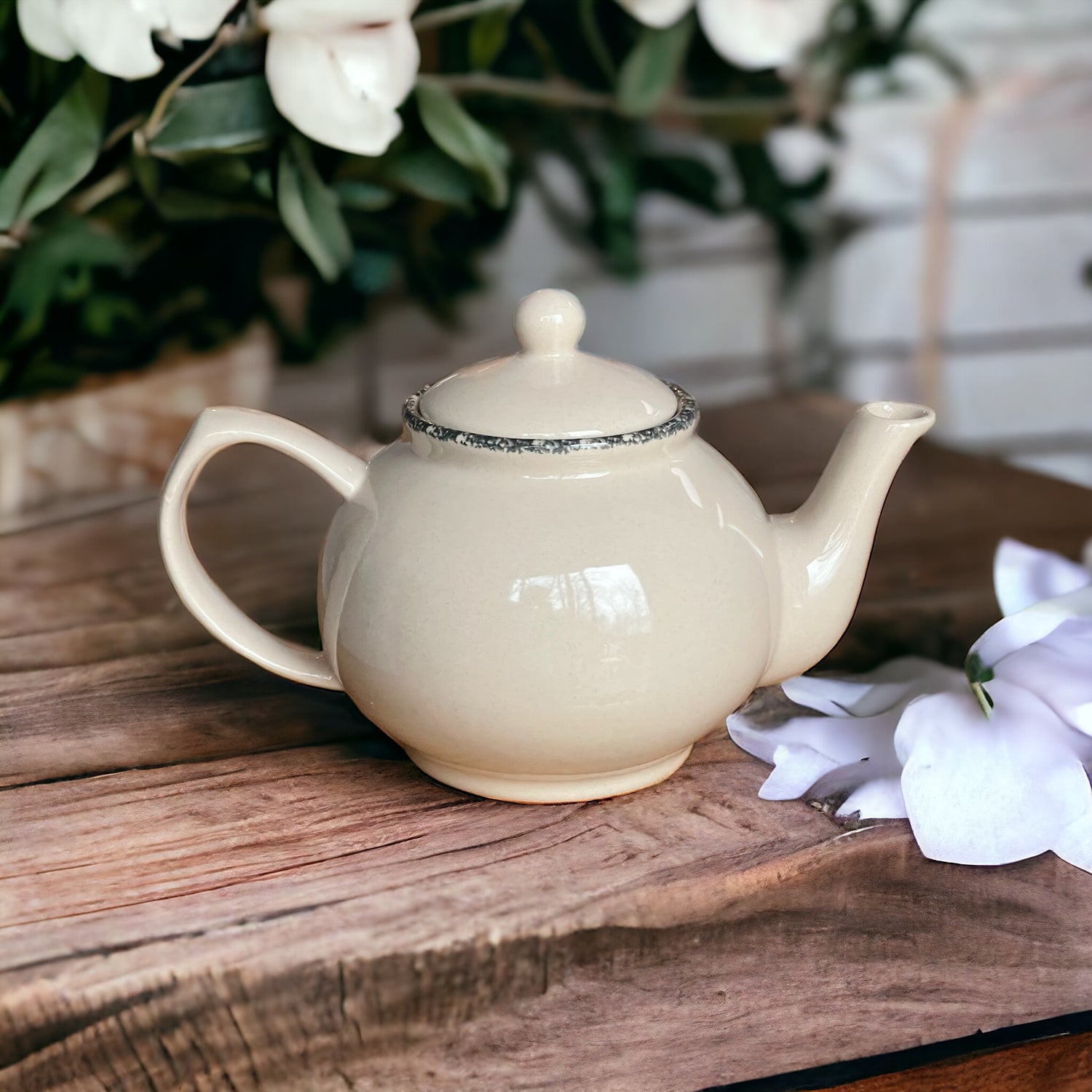 Vintage Teapot - Magnolia  (Home &amp; Garden, USA, 2001)