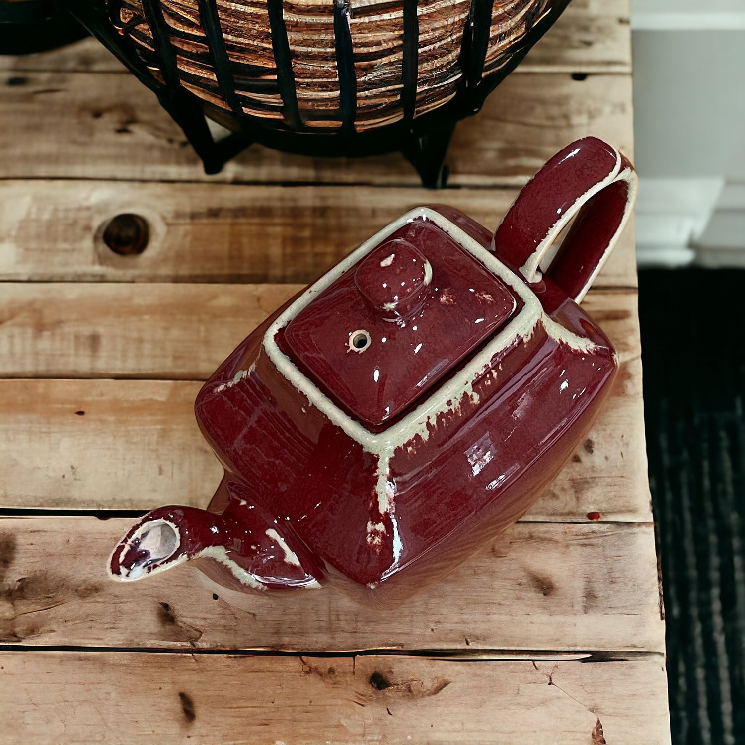 Vintage Teapot - Tudor (Bombay, China)