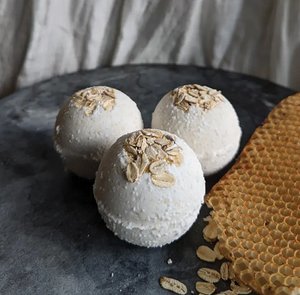 Bath Bomb: Oat and Honey