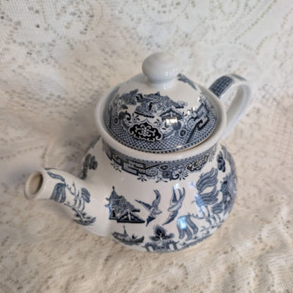 Vintage Churchill Blue Willow Teapot – Blue &amp; White English Transferware